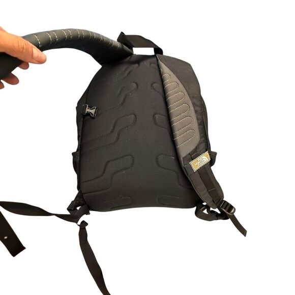 The North Face Black Backpack Daypack Ergonomic Padded Straps Outdoor Adventure - Picture 4 of 7